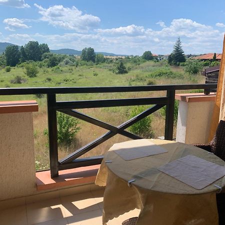 Apartment At St. Nicholas Complex-Igora 切尔诺莫雷茨 外观 照片